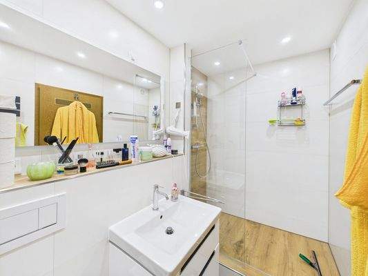 modernes Badezimmer (2. OG)