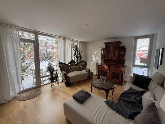 Wohnzimmer mit Ausgang zum Garten