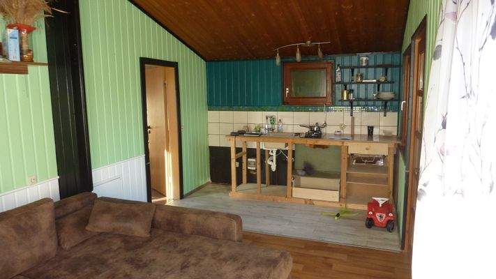 Wohnzimmer und offene Küche