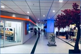 Shopping Mall Innenansicht.jpg