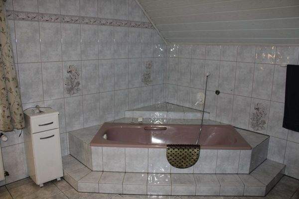 ... mit Wanne über Eck