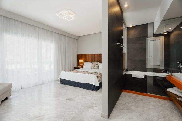 Kreta, Agia Galini: Hotel mit 29 Zimmern zu verkaufen