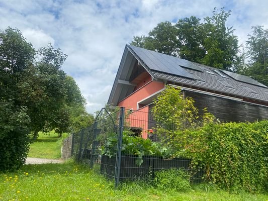 Hausansicht im Sommer
