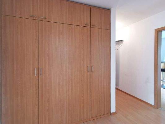 Einbauschrank mit viel Stauraum
