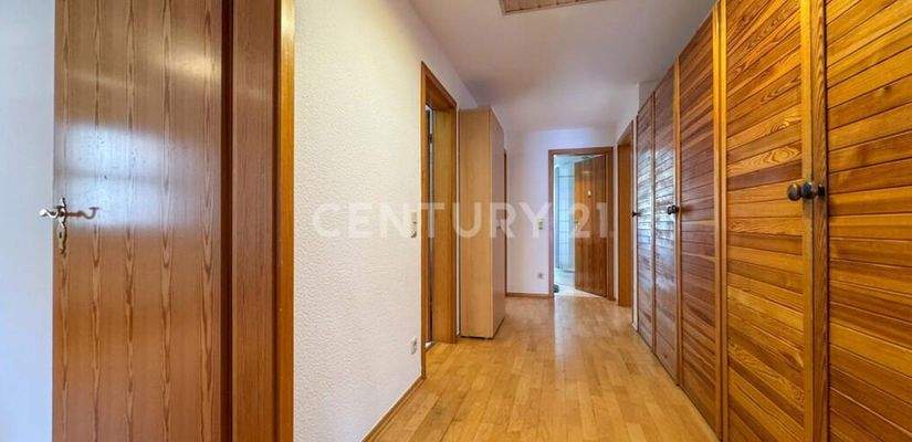 Flur zu Schlafräumen + Bäder