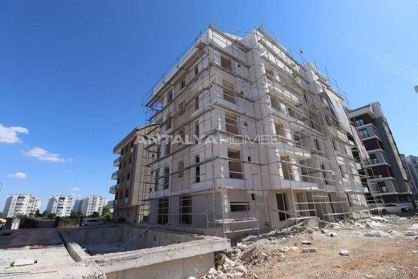 Flats in Complex with Pool in Antalya Kepez