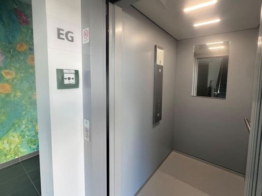 Allgemeiner Gang EG mit Lift