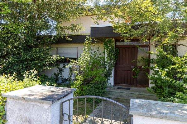 Schönes Grundstück mit Altbestand