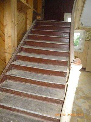 Treppe  zum 1 Obergeschoß
