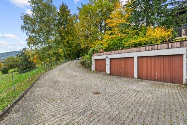 Garagen / Zufahrt