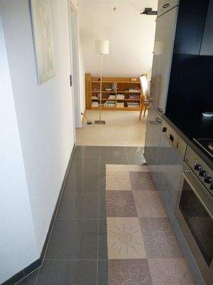 Blick von der Küche zum Wohn-/Essbereich