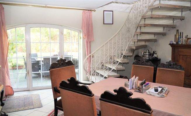 Wohnzimmer mit Terrassenzugang - Bungalow