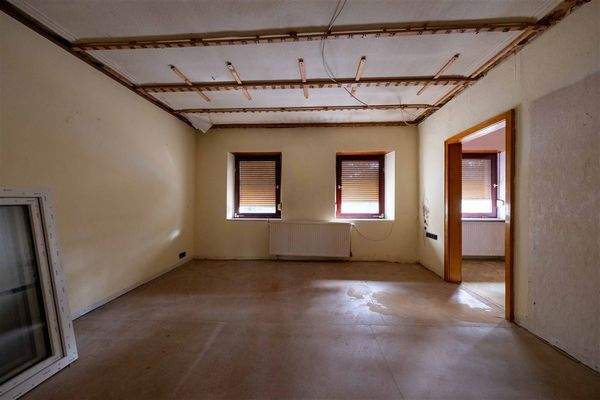 unsanierte Wohneinheit Wohnbereich