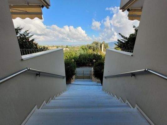 Kreta, Argouli: Zweistöckiges Haus mit Keller zu verkaufen