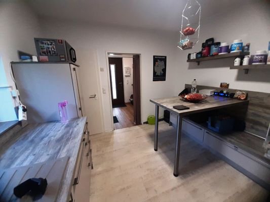 Küche-Blick zur Haustüre.jpg