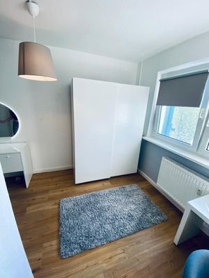 Zimmer 4 - Kleiderschrank.jpg