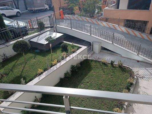 Duplex Apartment Close to Metrobüs Station in İstanbul Beşiktaş