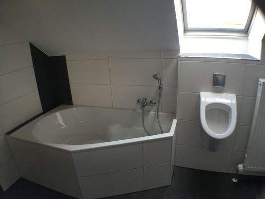 Körperformwanne, Pissoir