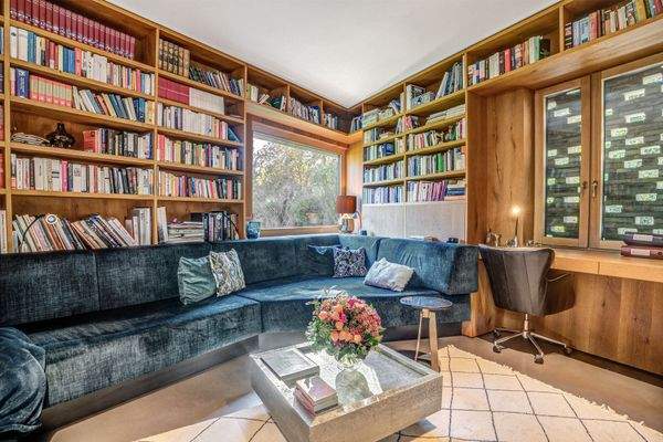 Bibiliothek. Von renommiertem Schreiner gefertigt.