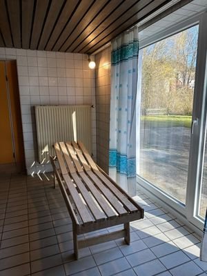 Liegeplatz Saunabereich281e5a28-37a2-4fad-bd0a-90677054cba8