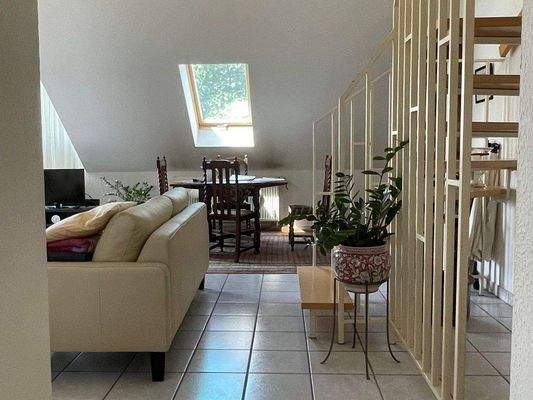 Essbereich mit Treppenaufgang