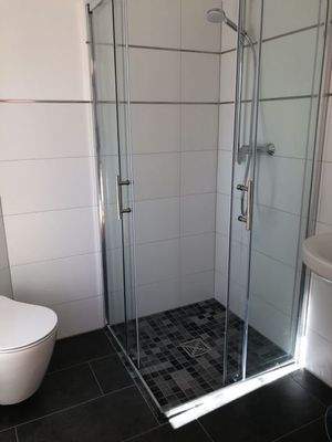 Gäste-WC mit Dusche