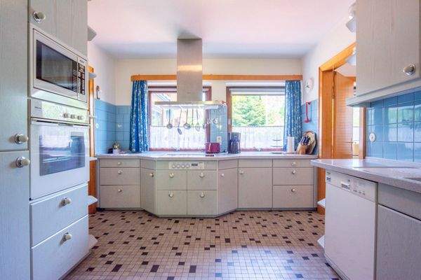 Geräumige Küche Blick II