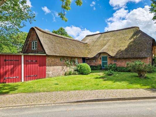 Ostseite mit Schuppen