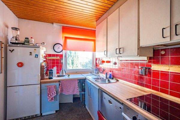 Die separate Küche ist funktional geschnitten.