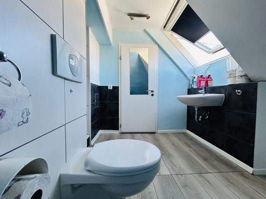 Bad im Dachgeschoss