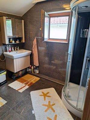 Badezimmer mit Toilete OG