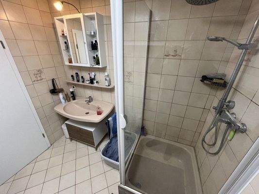 Duschbadezimmer DG Bild 1