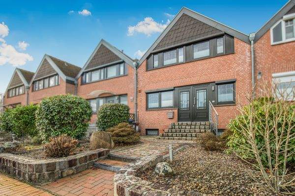 Vorgarten mit Zugang zum schönen Mittelreihenhaus