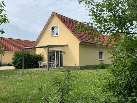 Haus vom Waldrand gesehen.JPG