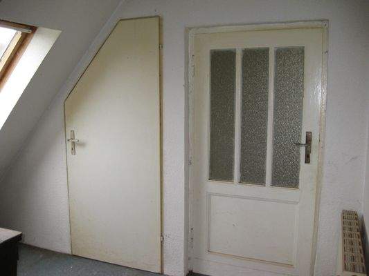 DG: Abseite + 1 Wohnraum, alt ungenutzer Zustand 