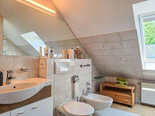 Badezimmer im OG