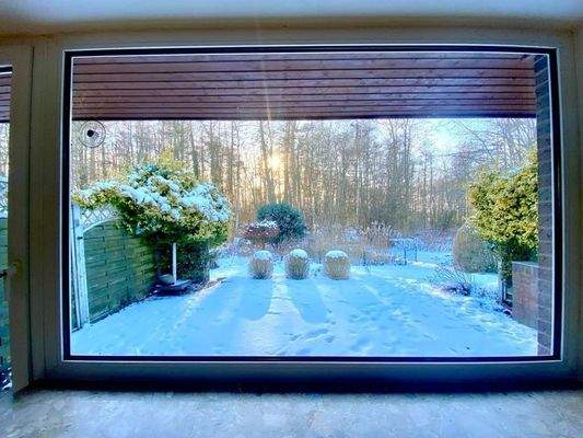 Terrassefenster mit Blick in den Garten