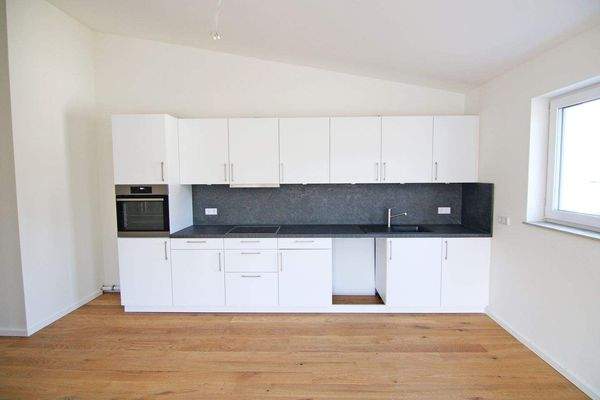 Geräumiges Wohnzimmer mit Terrasse