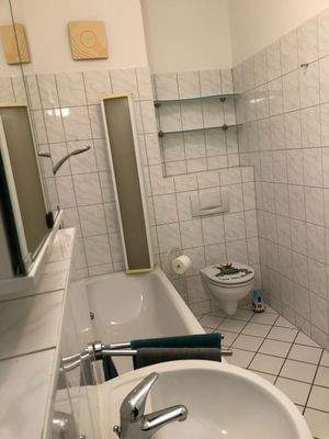 Modernes Badezimmer