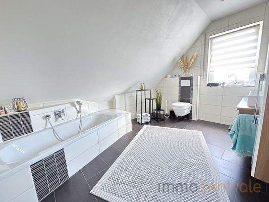 A9B77AD6-E87C-4F33-AED7-A29B747835EB_1_105_c