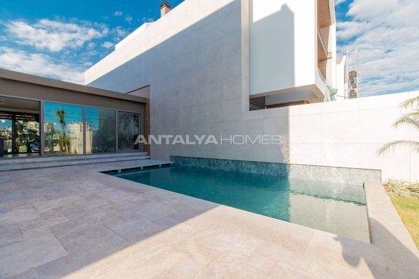 Houses with Private Garden and Pool in Antalya Lara