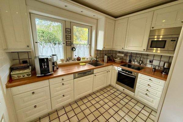 Küche mit angrenzendem Abstellraum