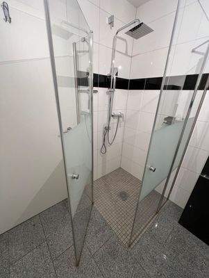 ebenerdiges Duschbad