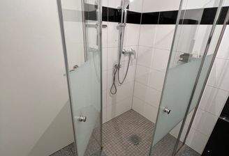 ebenerdiges Duschbad