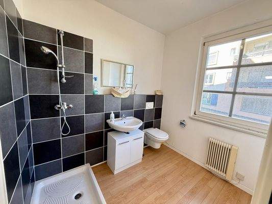 Räumlichkeit mit Dusche