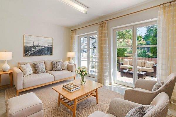 Beispielmöblierung Wohnzimmer im Vorderhaus