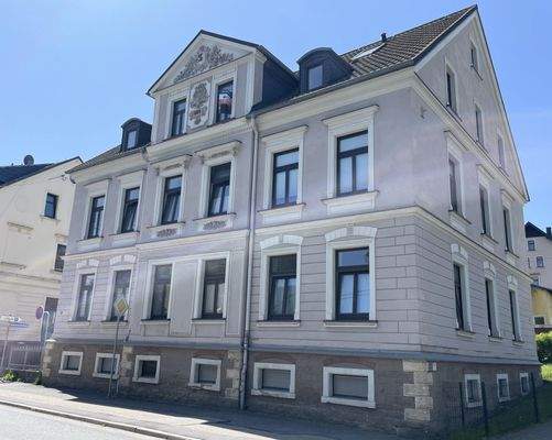 Hausansicht mit Wohnung im DG rechts