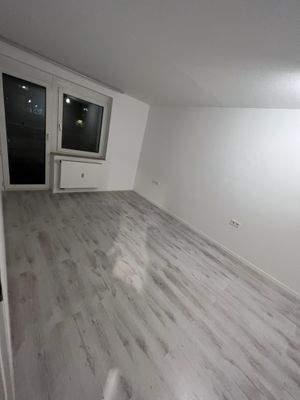 Schlafmizzer mit Ausgang auf Balkon 2.jpeg