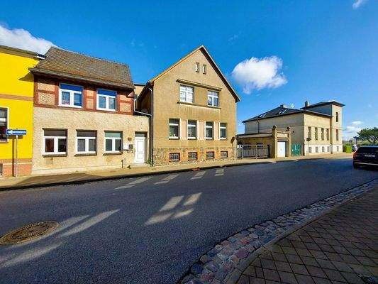 2 Wohnhäuser mit 5 Wohnungen