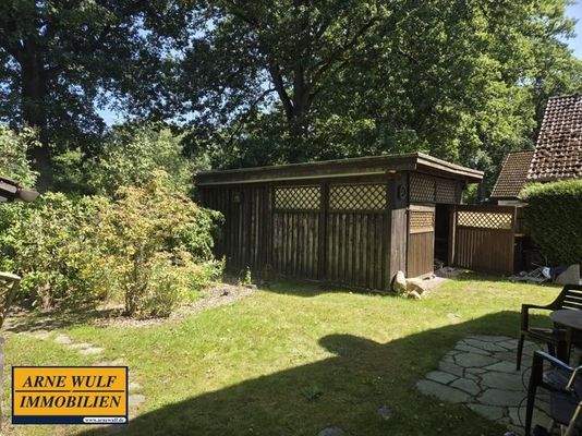 Garage mit kelinem Geräteschuppen